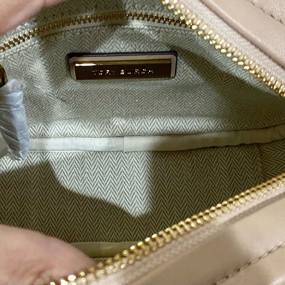 Authentic NWT Tory Burch Chevron Crossbody Camera Bag Kira Chevron Soft Leather - Picture 11 of 13